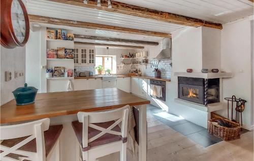 Kitchen, 3 Bedroom Lovely Home In Vintrie in Hyllie