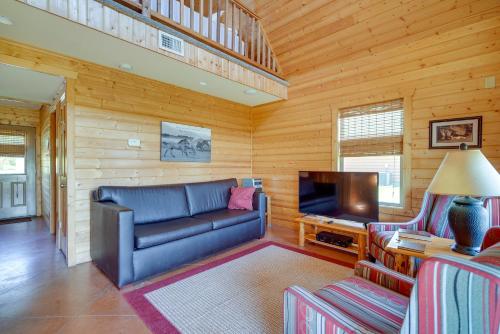 Lakefront Columbia Cabin with Views and Porch! - image 11