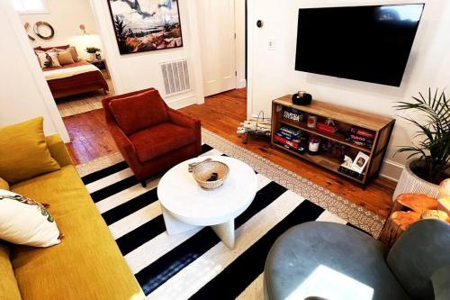 Mill House in Beautiful Downtown Jefferson Mill House in Beautiful Downtown Jefferson