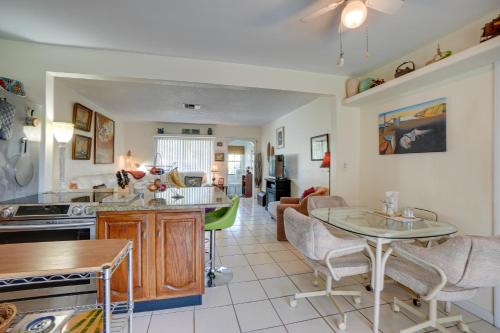 Palm Harbor Rental with Private Pool 3 Mi to Beach!