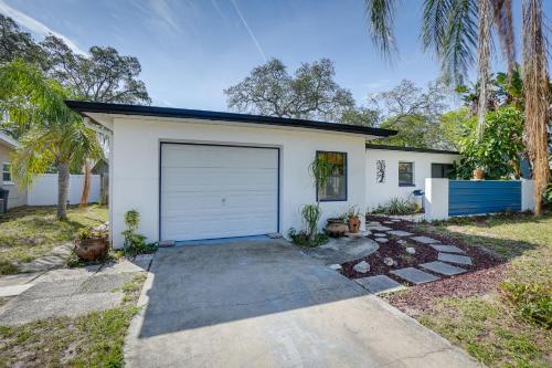 Palm Harbor Rental with Private Pool 3 Mi to Beach!