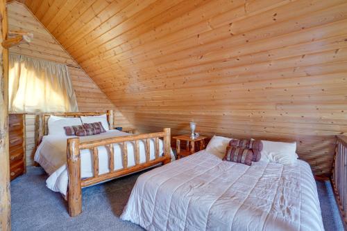 Cozy Columbia Cabin with Shared Lake Dock! - image 4