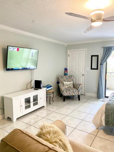 Ground Floor Convenient Gated Condo At Beach Sawgrass - Pet Friendly!!! in Ponte Vedra Beach, USA