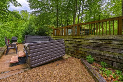 LakeSide Cabin in Huddleston, USA