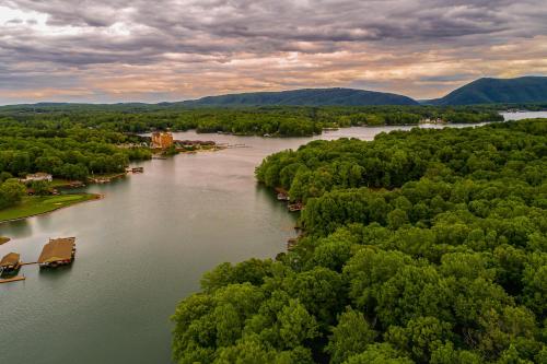 LakeSide Cabin