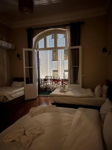 Paris east Room Type - Quadruple Room with Balcony