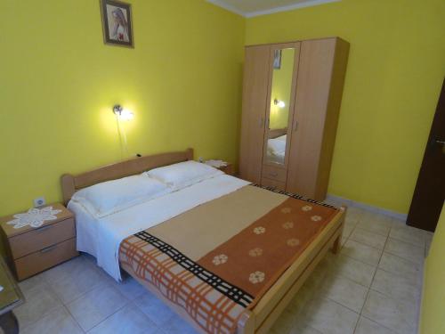 Two-Bedroom Apartment with Balcony and Sea View image 8