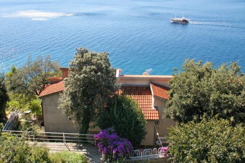 Apartments by the sea Stanici, Omis - 1028 - Tice