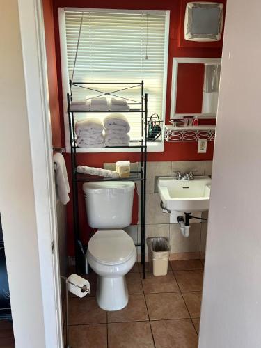 Great House Motel - image 11
