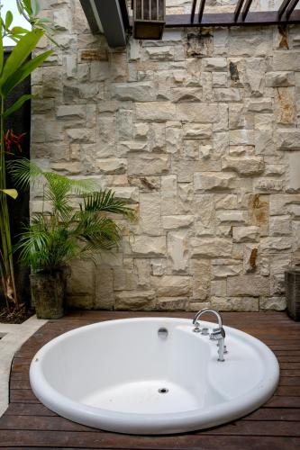 Sanata Luxury Villa - image 3