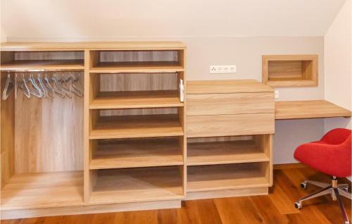 Awesome home in Eltendorf with WiFi and 2 Bedrooms - image 10