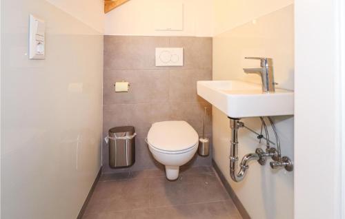 Awesome home in Eltendorf with WiFi and 2 Bedrooms - image 8