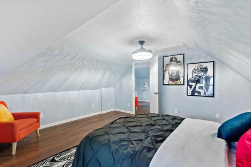 Stay Golden 1: Chic Modern-Victorian City View in Pittsburgh, USA