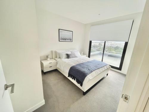 2 Bed 2 Bathroom Penthouse With Amazing Balcony & City Views - Across From Highpoint
