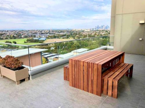 2 Bed 2 Bathroom Penthouse With Amazing Balcony & City Views - Across From Highpoint