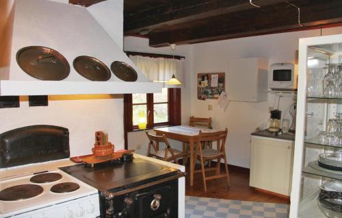virtuve, Lovely Home In Tving With Sauna in Tving