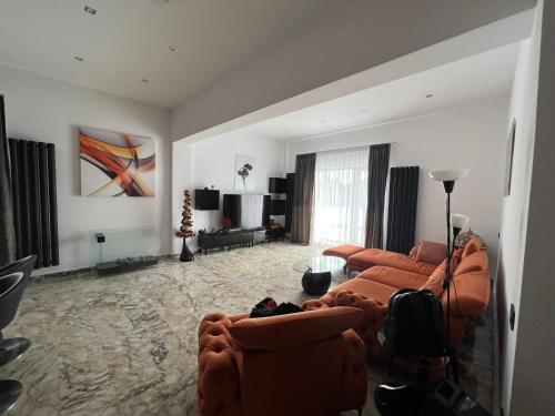 3 bedrooms, 5 beds