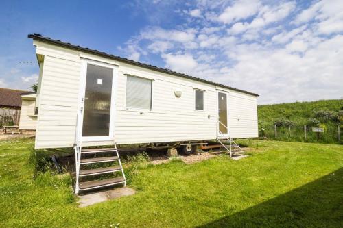 Lovely 4 Berth Caravan For Hire At Sunnydale Holiday Park Ref 35225kc