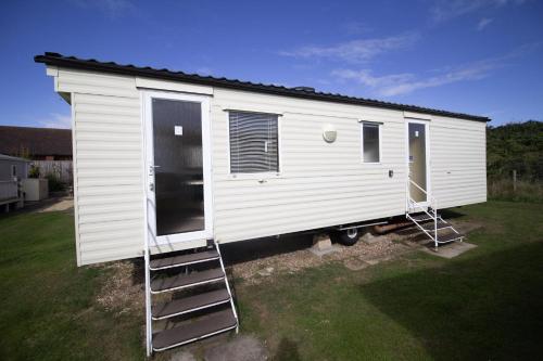 Lovely 4 Berth Caravan For Hire At Sunnydale Holiday Park Ref 35225kc