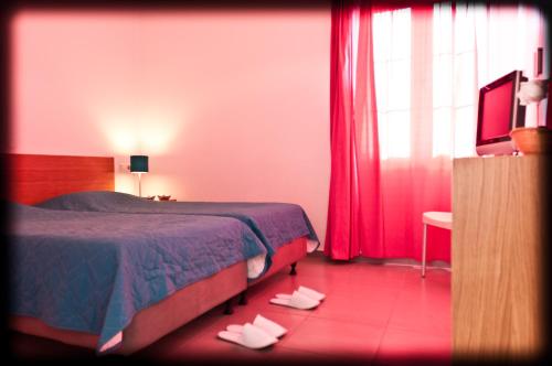 Ground Floor - Twin Room image 4