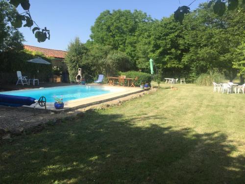 Beautiful cottage with private pool in France