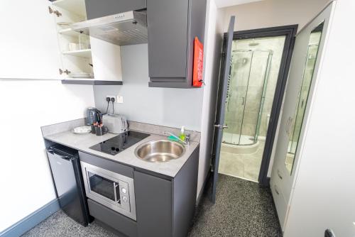 Impeccable 1-Bed Studio in Birmingham, Birmingham (photo 4)