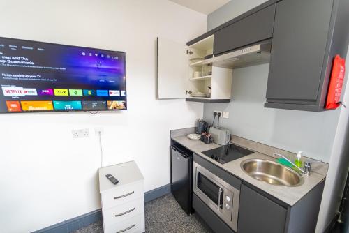 Impeccable 1-Bed Studio in Birmingham, Birmingham (photo 5)