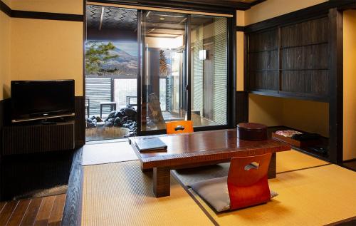 Japanese-Style Suite - YUKINOSHITA