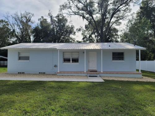 Private & Beautiful - 3 BR Home - Fenced Backyard