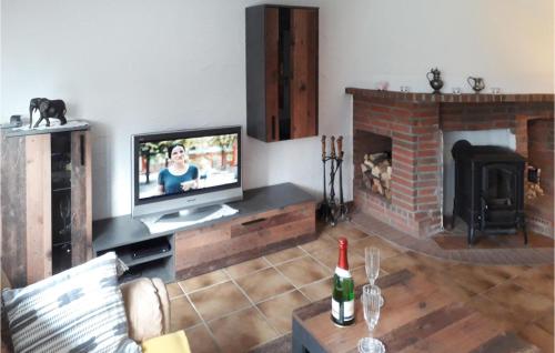 Beautiful home in Flammersfeld with 2 Bedrooms and WiFi