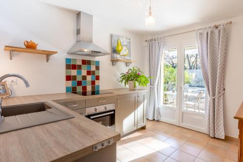 Konyha, LA VILLA DU PETIT BOIS Les Lavandes in Faucon
