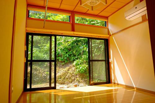 四万十川まで歩いて行ける 一棟まるっと貸し切りの宿 gu, Šimanto (fotografie 4)