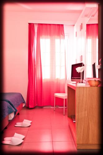 Ground Floor - Twin Room image 3
