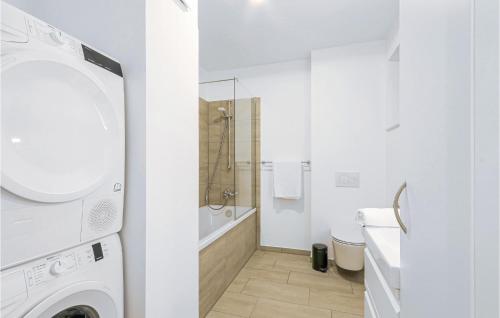 Penthouse Deluxe - image 13