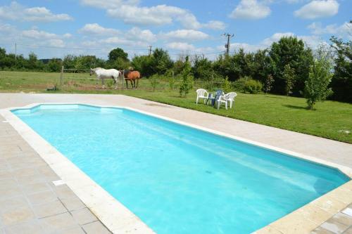 Hameau entier: piscine et discothèque privatives !