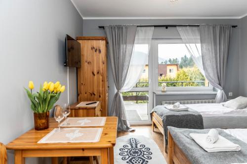 Triple Room with Mountain View image 3