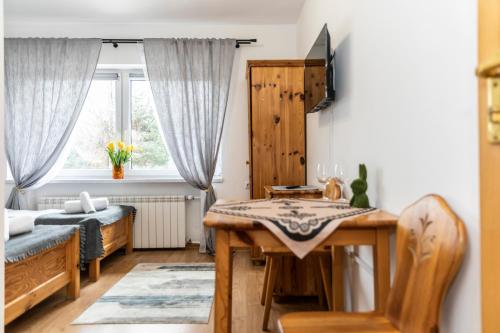 Double Room with Mountain View image 4