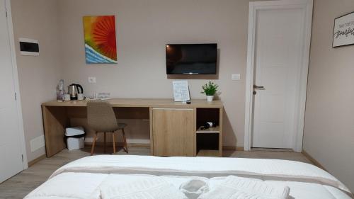 Double Room with Private Bathroom image 10