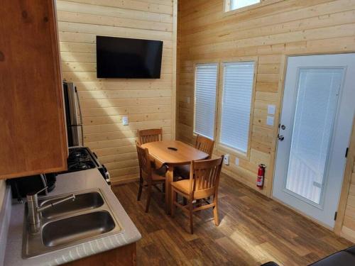 080 Tiny Home nr Grand Canyon South Rim Sleeps 8