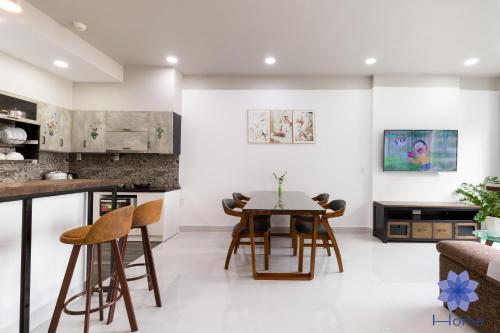 Luxurious,Spacious&Modern 2BRs Apt w/Free Gym&Pool