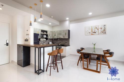 Luxurious,Spacious&Modern 2BRs Apt w/Free Gym&Pool