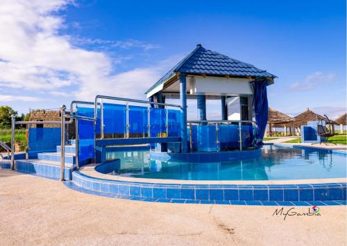 Swimming pool, Sea-front Suite - Sleeps 3 - Cape Point - Bakau in Bakau