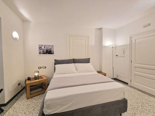 Standard Double Room image 5