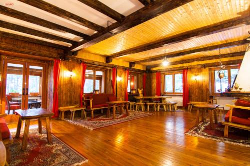 Shared lounge/TV area, Hotel Garni Mille Pini in Scanno