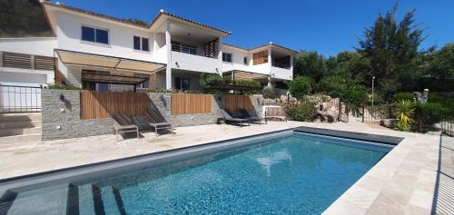 Très belle Résidence vue mer et piscine chauffée - BACCALOCATION