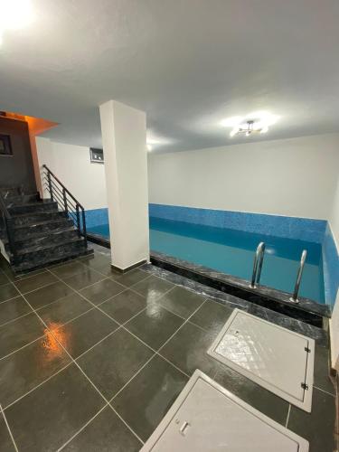 Úszómedence, VİLLA DENİZ , KiRAZ (VILLA DENIZ , KiRAZ) in Cilekli