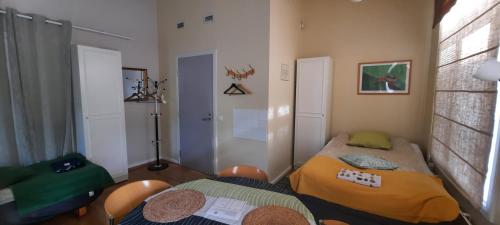 Private Triple Hostelroom with shared shower and toilet