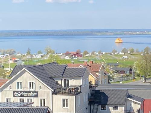 Sjöbrinken -Nyrenoverad lägenhet i centrala Gränna med utsikt över Vättern och hela Visingsö