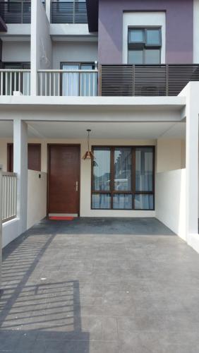 TL145 The Strata TL145 The Strata