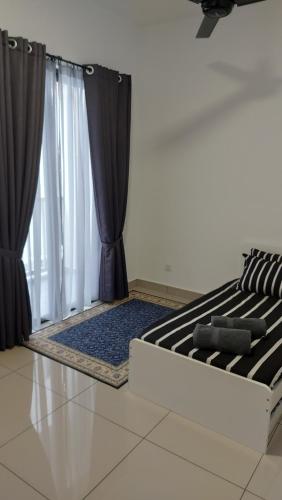 TL145 The Strata TL145 The Strata